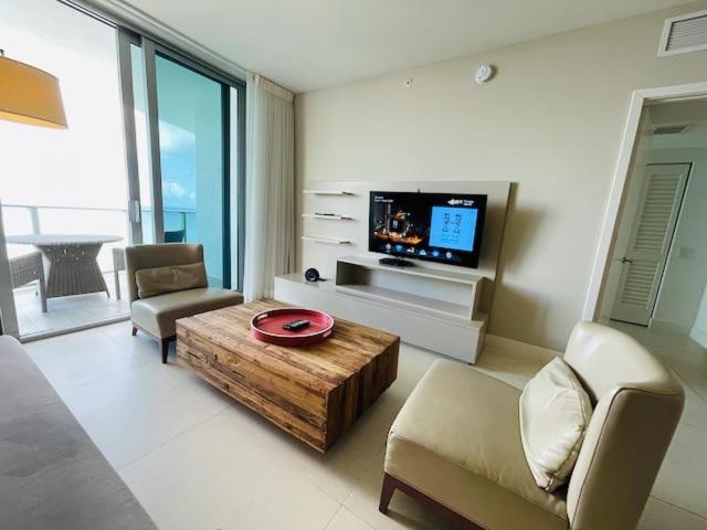 Stay At The Top With Amazing Views By Rent4Us هوليوود المظهر الخارجي الصورة