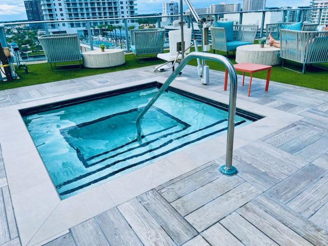 Stay At The Top With Amazing Views By Rent4Us هوليوود المظهر الخارجي الصورة