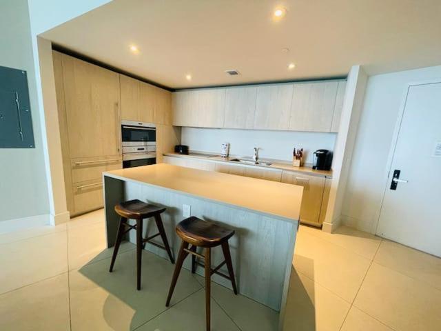 Stay At The Top With Amazing Views By Rent4Us هوليوود المظهر الخارجي الصورة